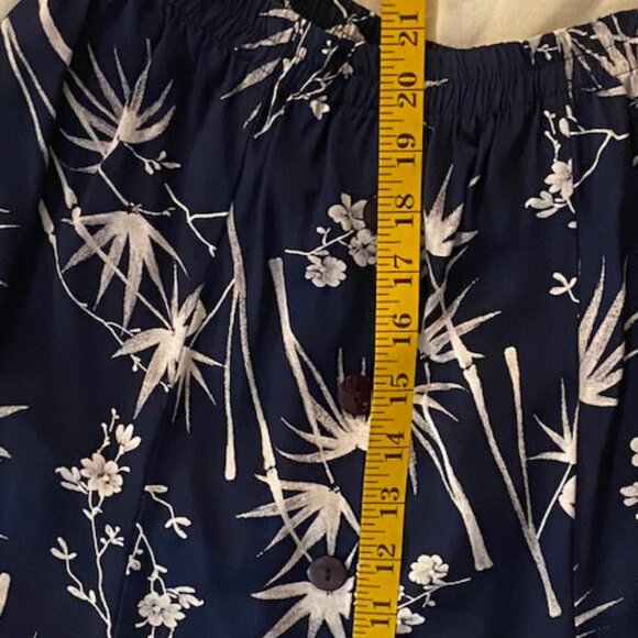 Abifel (European) Short (just above the knee) Skirt L/L+ in rich Navy/White - Picture 10 of 11